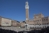 la Piazza del Campo pendant la préparation du Palio